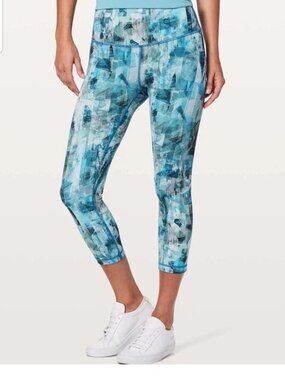 LULULEMON Womens Wunder Under Blue Crop Leggings Size 10 LIKE NEW Condition